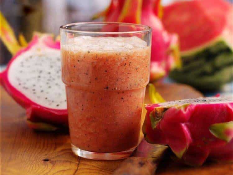 cách làm sinh tố thanh long​