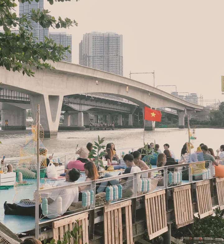 cà phê bờ sông